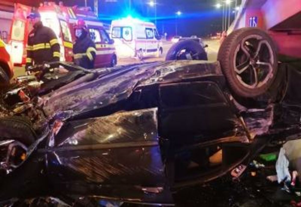 Prahova. Trei persoane rănite după ce autoturismul în care se aflau s-a răsturnat