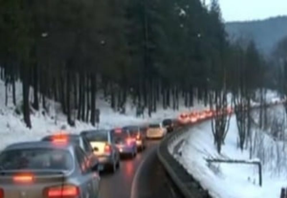 Aglomerație pe DN1 în zona stațiunilor montane
