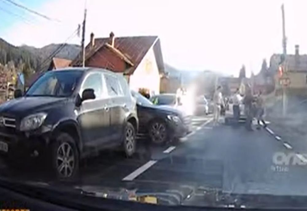 Bătaie în trafic pe DN1, pe Valea Prahovei, în mijlocul coloanelor de maşini