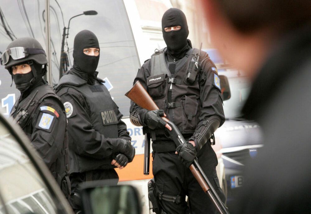 Şapte bărbați au fost duși la audieri, în urma percheziţiilor de la Ploieşti