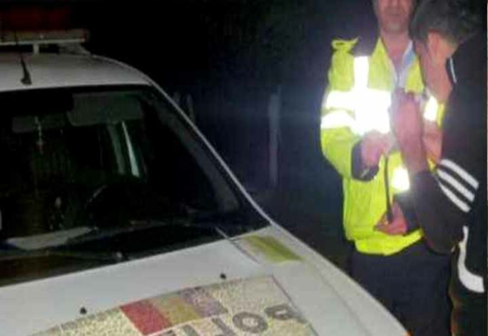 Două autoturisme parcate, avariate azi-noapte de un şofer băut