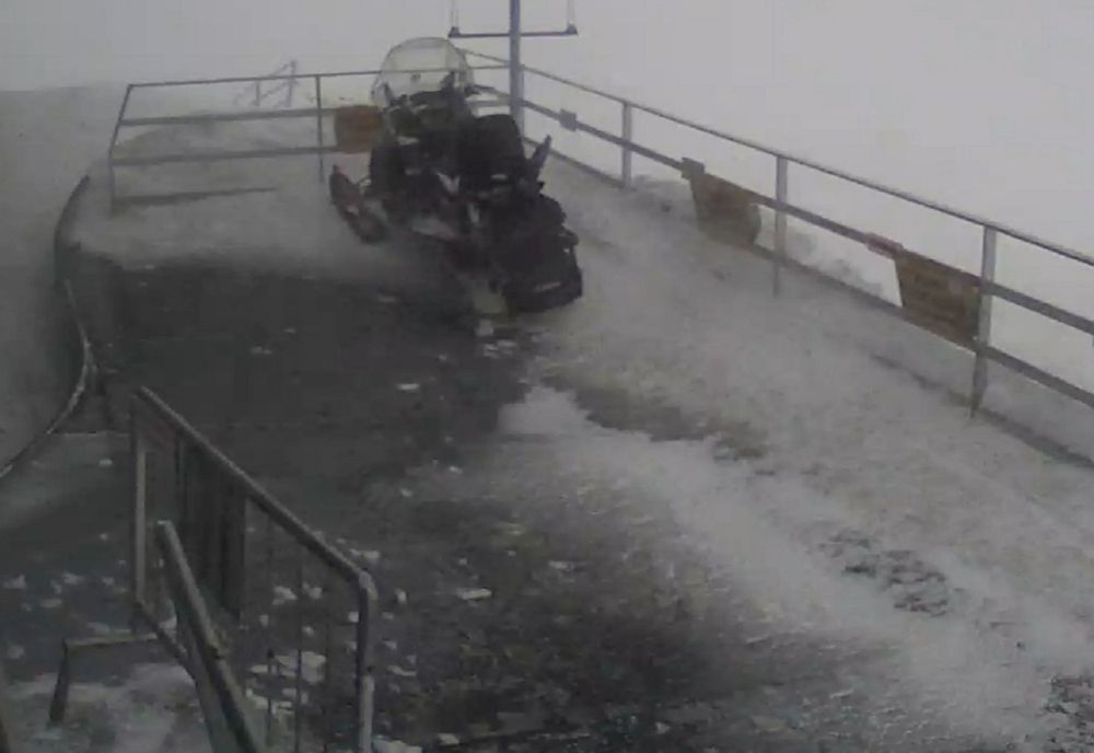 Instalațiile de transport pe cablu au fost oprite în Sinaia din cauza vântului puternic