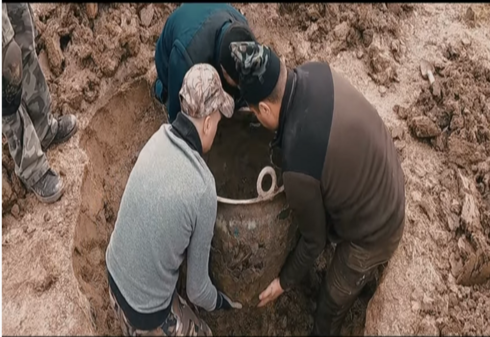 Vas celtic, descoperit de 5 prahoveni pasionaţi de vestigiile istorice- Video