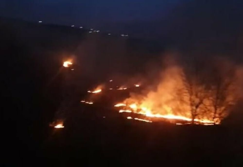 Un nou incendiu a izbucnit duminică, la Boldești-Scăeni, în zona sondelor de petrol