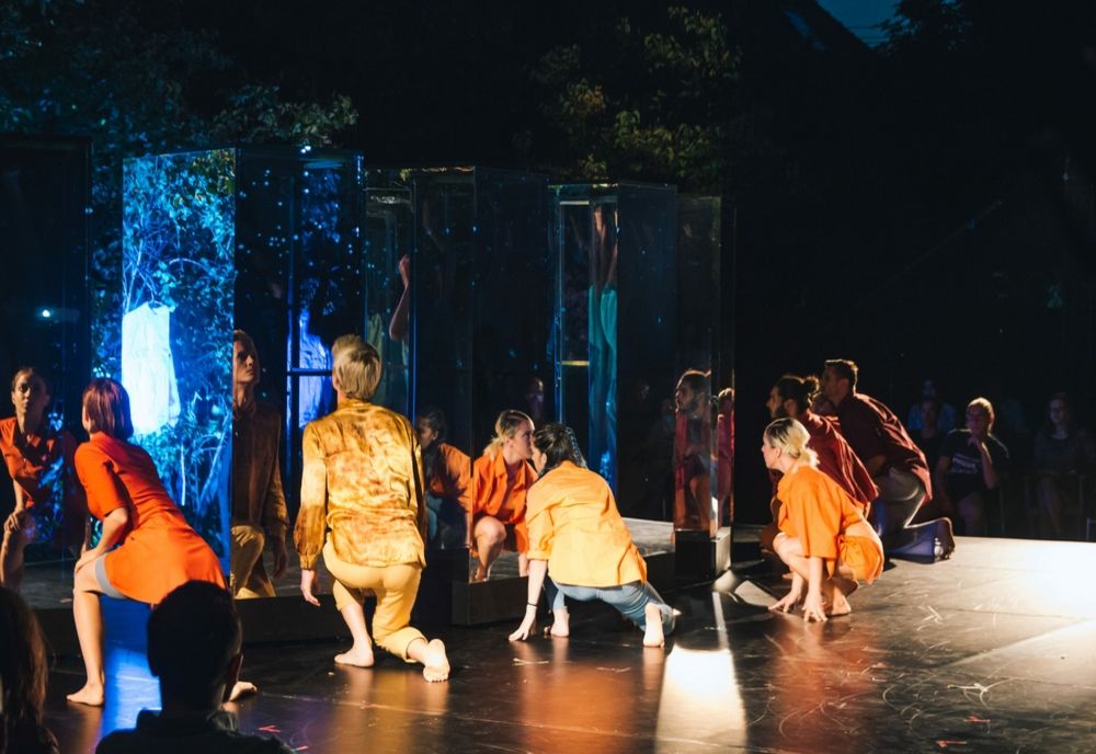 Tineri dansatori refugiați din Ucraina, într-un spectacol umanitar la Câmpina, județul Prahova