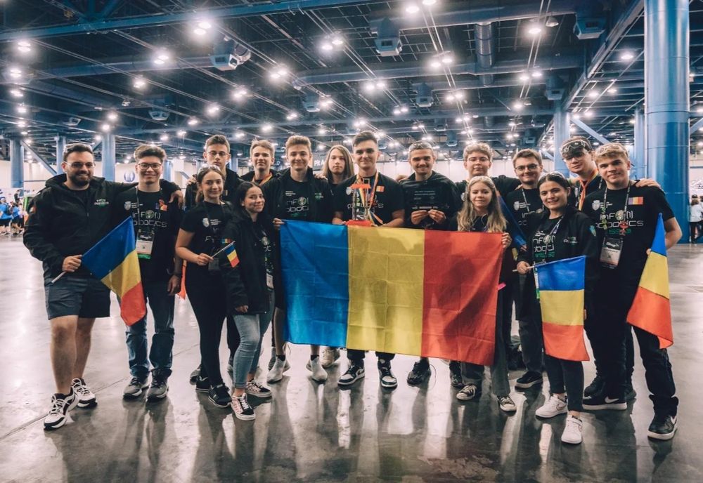 Premiu special câștigat de echipa de robotică a Colegiului Naţional I. L. Caragiale Ploiești la Olimpiada Internaţională din SUA