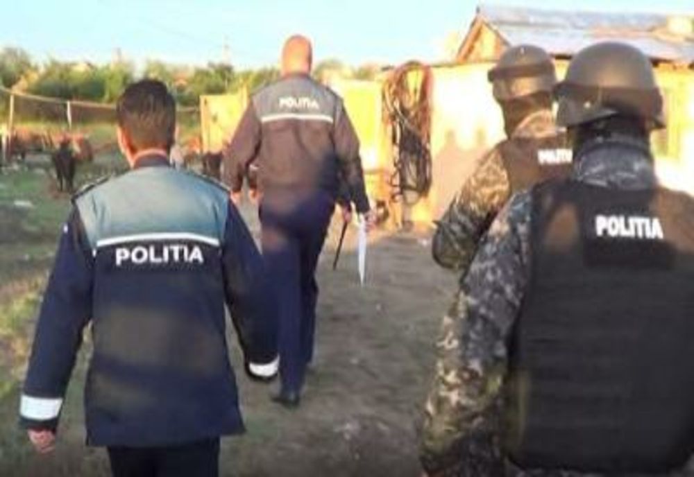 Prahova. Percheziții la tineri bănuiți de furturi din garajele din Ploiești