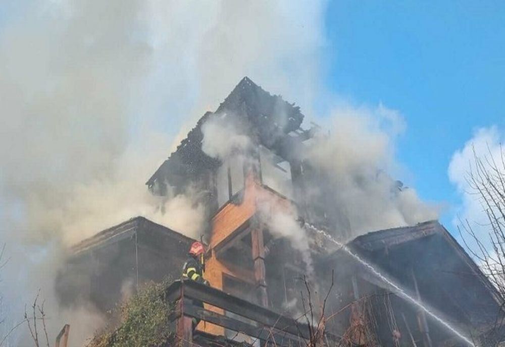 Prahova. Incendiu la o locuință din Drajna, în această dimineaţă