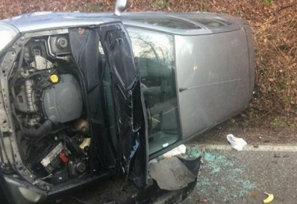 Prahova. Maşină răsturnată pe DN 1, la Băneşti. Două persoane a avut nevoie de îngrijiri medicale