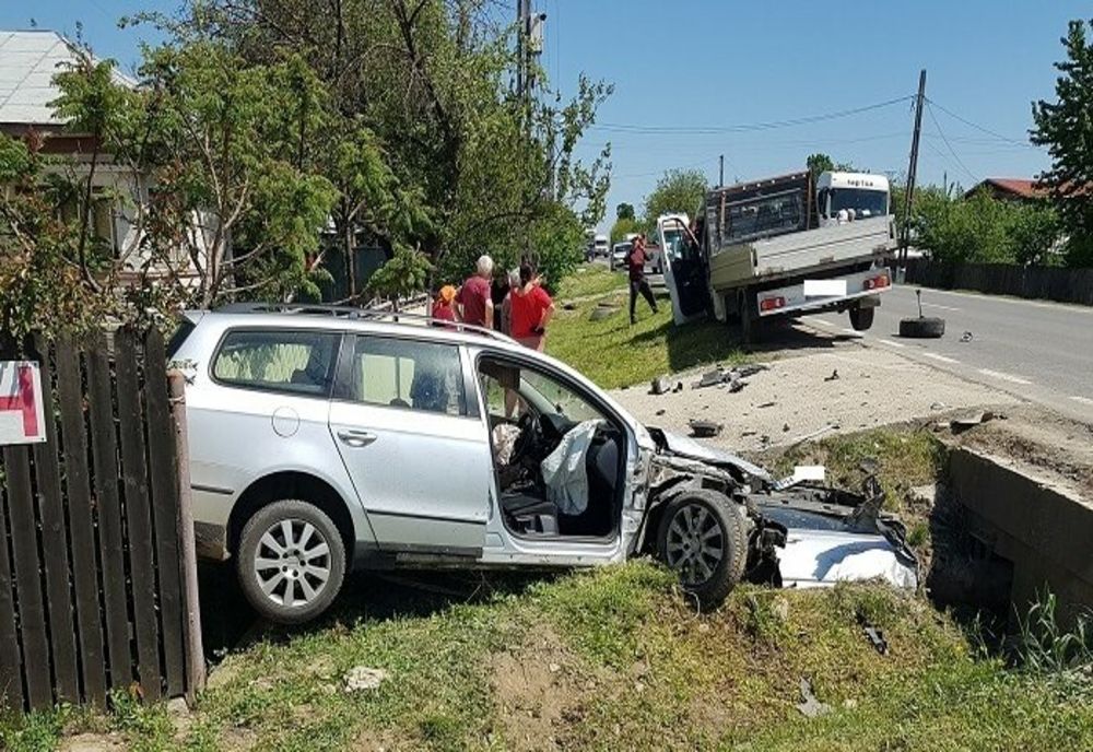 Intervenție cu elicopterul SMURD, în Prahova. Accident cu victimă încarcerată în apropiere de Ploiești