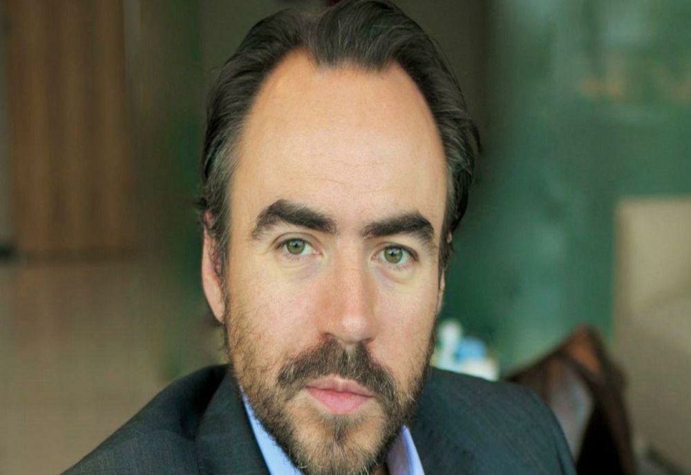 Bobby Păunescu: „Alegerile în România, controlate de un tip pe față prorus, îl susține pe Kuzmin al Rusiei. Cei din Parlament sunt servitori”