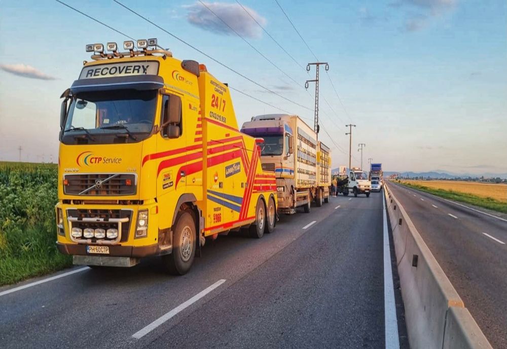 Accident pe DN 1. Patru victime, după ce roțile unei remorci s-au desprins în trafic și au lovit două mașini și o autoutilitară 