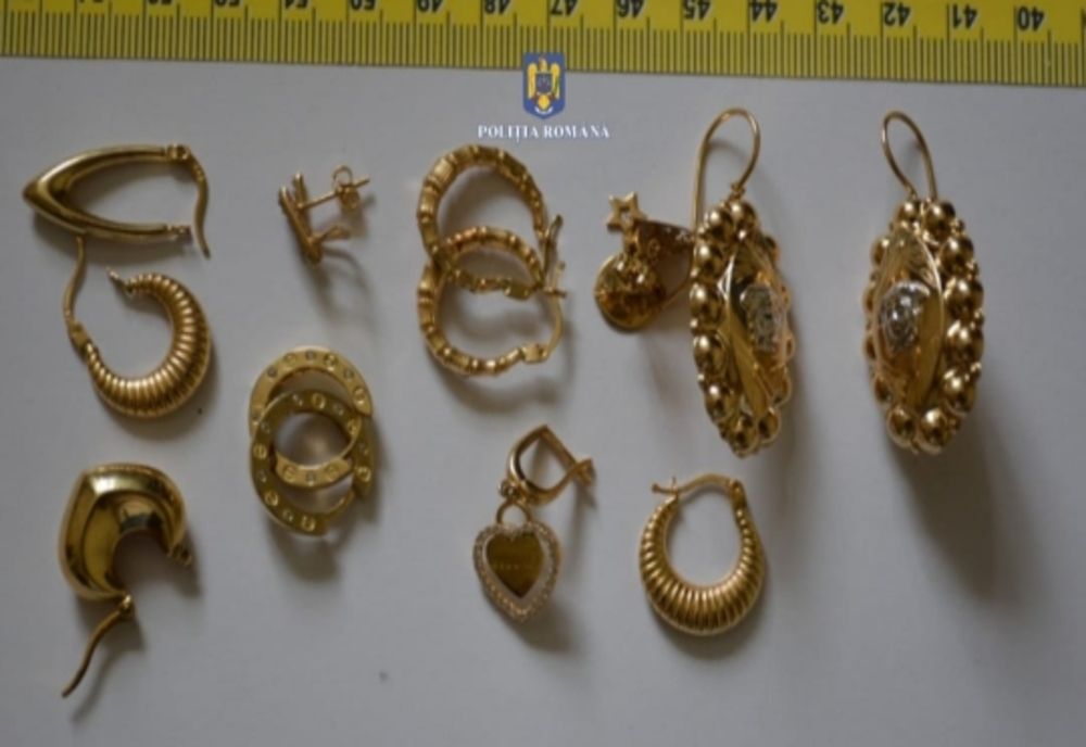 Prahova. Patru bărbaţi arestaţi pentru furtul a 5 kilograme de bijuterii din aur