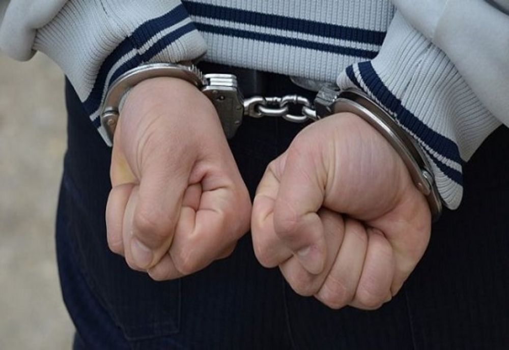 Bărbat băut reținut de polițiști în comuna Șotrile pentru tulburarea ordinii și liniștii publice