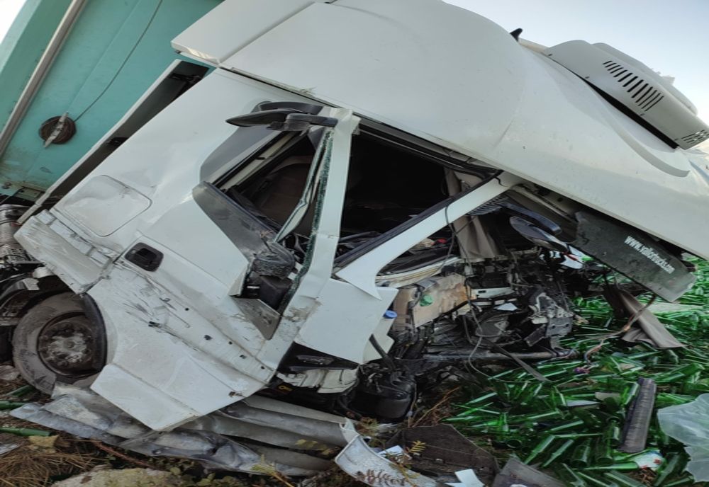 Prahova. Accident mortal pe A3, în apropiere de Bărcănești. Șoferul unui TIR a decedat, după ce a intrat pe contrasens