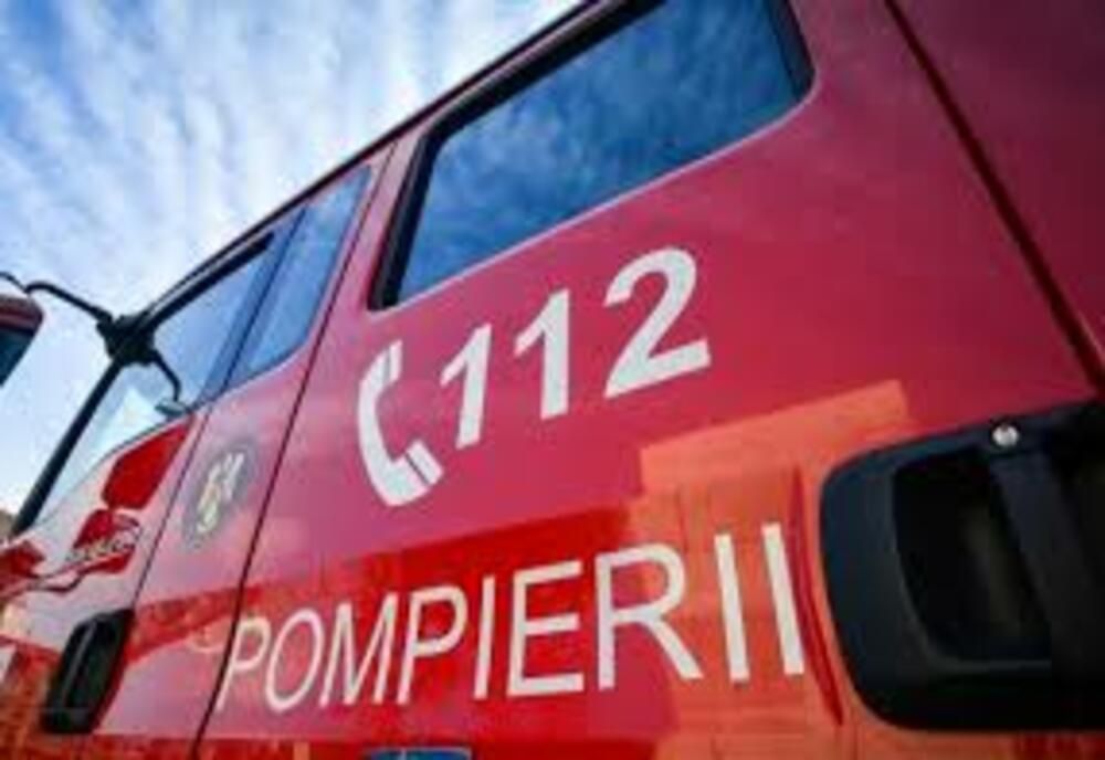 Prahova. Bărbat găsit carbonizat în locuinţa distrusă de flăcări