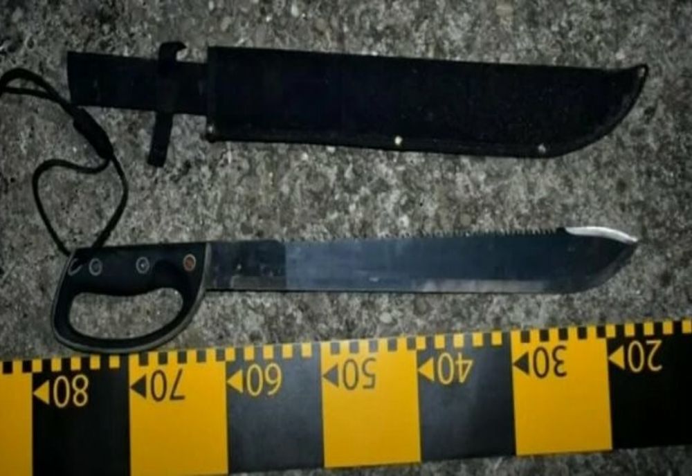 Prahova. Sabie găsită asupra unui puști de 16 ani, în centrul Ploieștiului