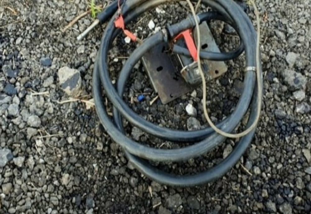 Şofer reţinut după ce a fost prins în flagrant în timp ce fura combustibil din rezervorul unei cisterne