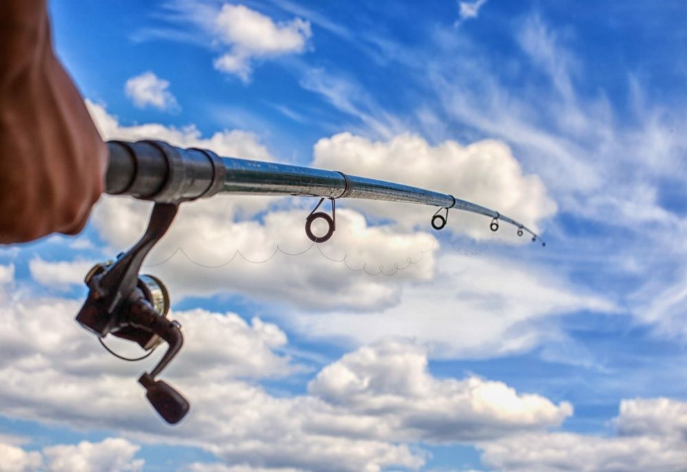 Prahova. Bărbat din Bucov, în stare gravă, după ce s-a electrocutat cu o undiță