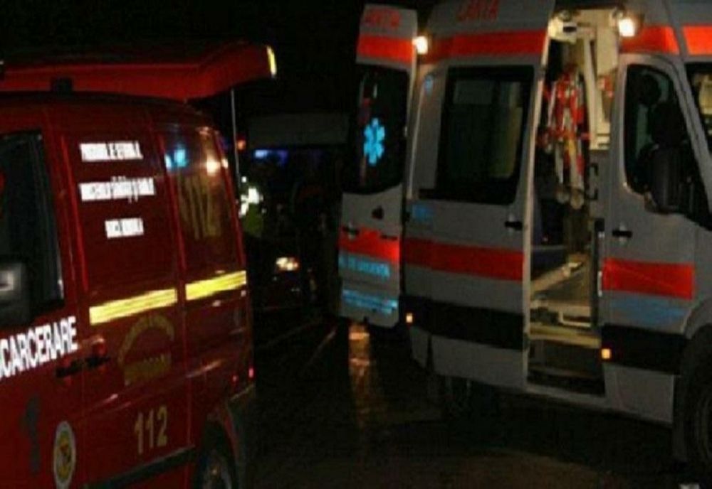 Accident în Slănic. Un autoturism a lovit un cal, iar doi tineri au ajuns la spital