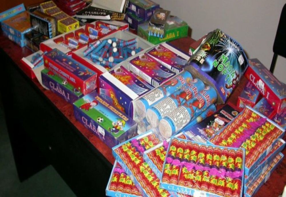 Articole pirotehnice confiscate de polițiștii prahoveni