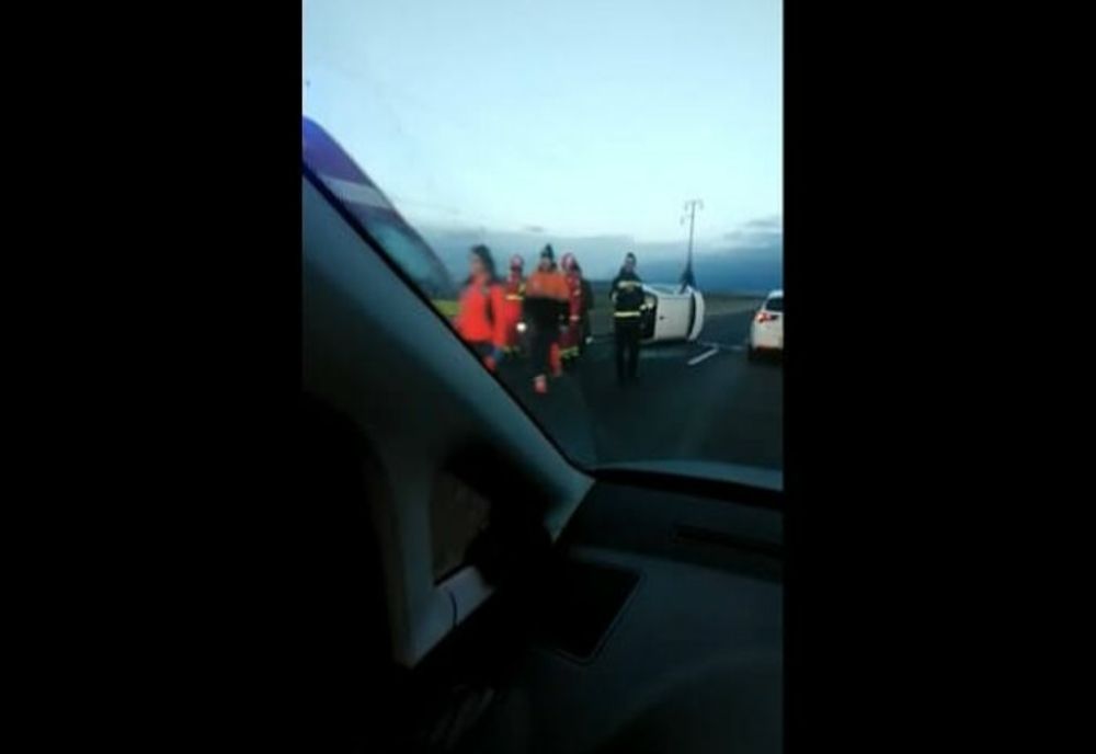 Accident pe DN1, în zona Băicoi. O mașină s-a răsturnat pe sensul spre Brașov