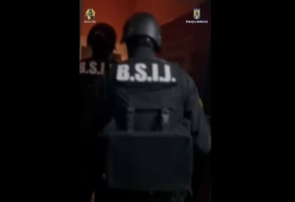 Prahova. Percheziţii în şapte judeţe la proxeneții care recrutau minore pe care le obligau apoi să se prostitueze. Fete erau răpite și sechestrate