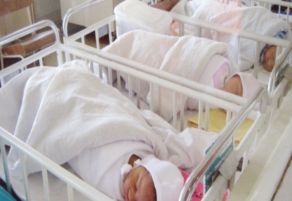 Aproape 280 de copii abandonaţi în maternităţi în primele 9 luni din 2022