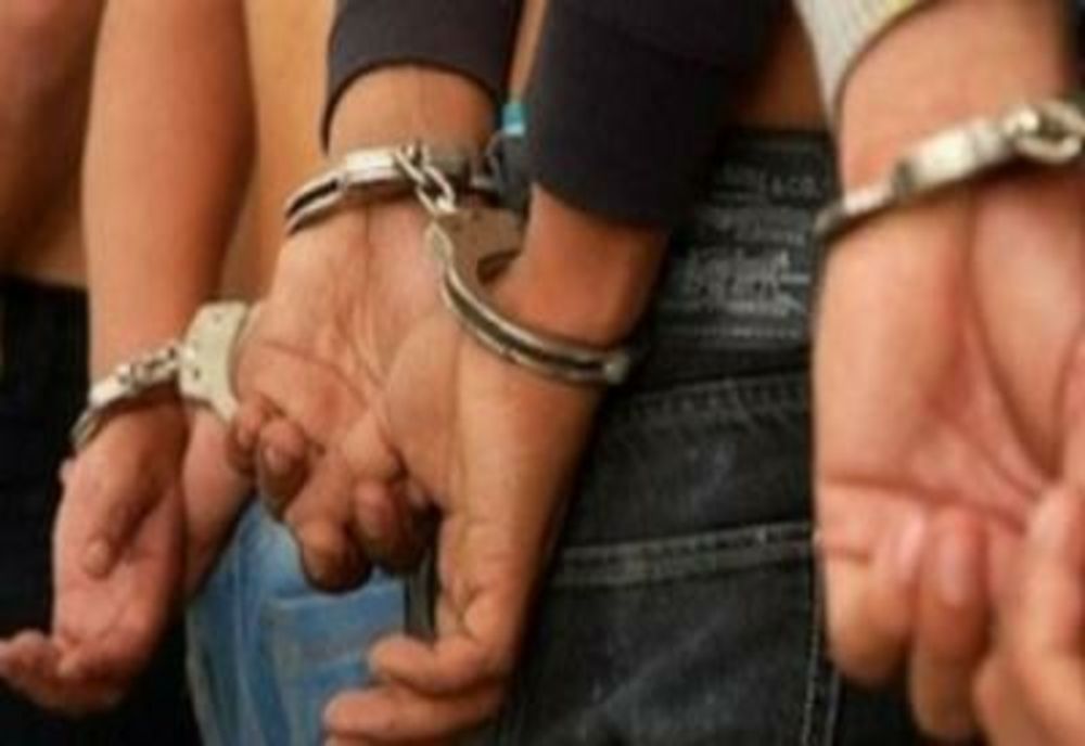 Prahova. Un adolescent și o tânără sunt cercetați pentru furt de fier. Cei doi ar fi păgubit o firmă din Bărcănești