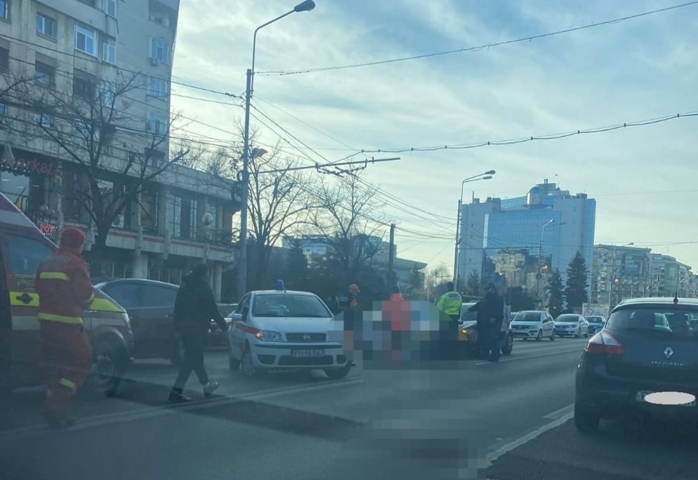Accident rutier grav în centrul Ploieștiului: Un bărbat de 82 de ani a ajuns în stare gravă la spital