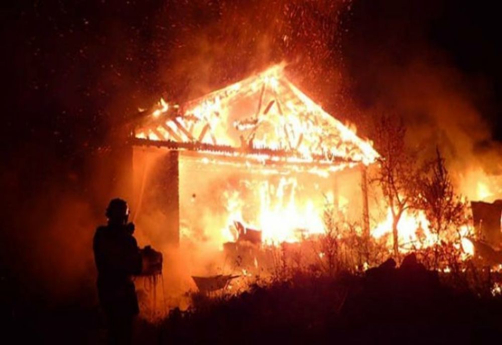 Casă mistuită de incendiu, la Breaza