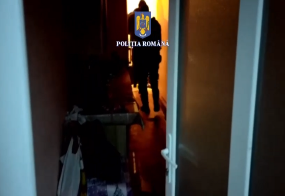 Împrumuturi cu acte false la CAR Salina Slănic. Patru femei și patru bărbați sunt cercetați penal