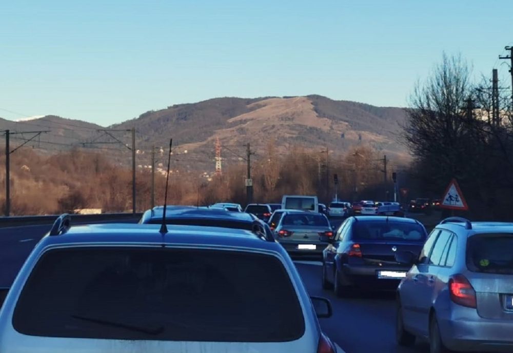 Trafic aglomerat pe DN1 Ploiești – Brașov, la Bușteni, Comarnic și Posada. Centrul Infotrafic recomandă rute alternative