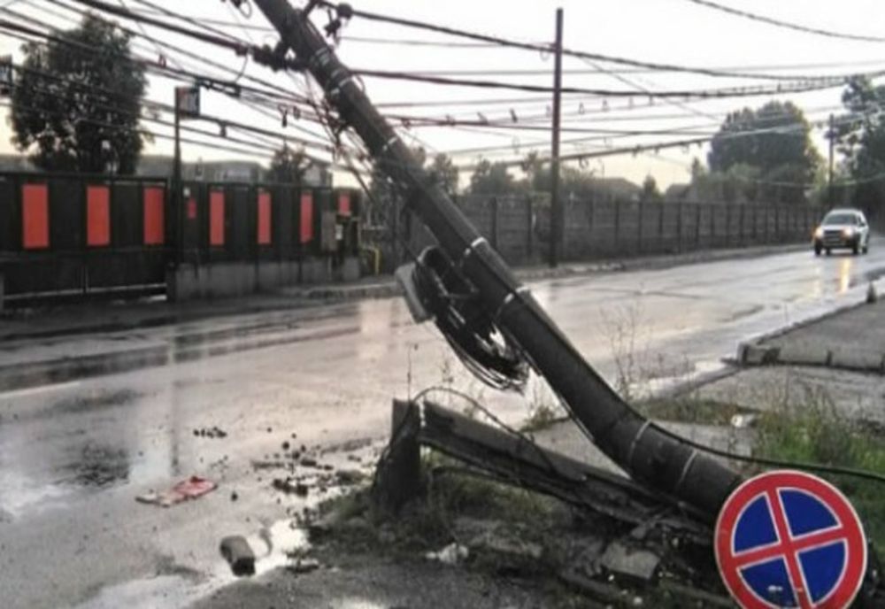 Avarii la rețeaua electrică, în 13 localități din Prahova. 4.000 de consumatori sunt afectați