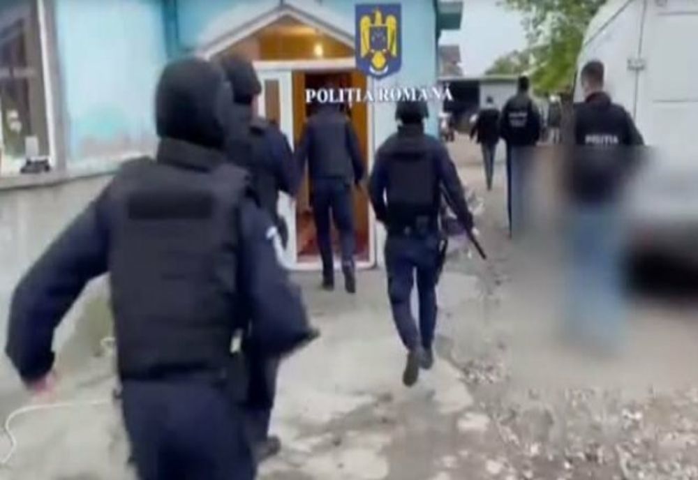 Percheziţii în Prahova şi Giurgiu la persoane bănuite de trafic de droguri de mare risc
