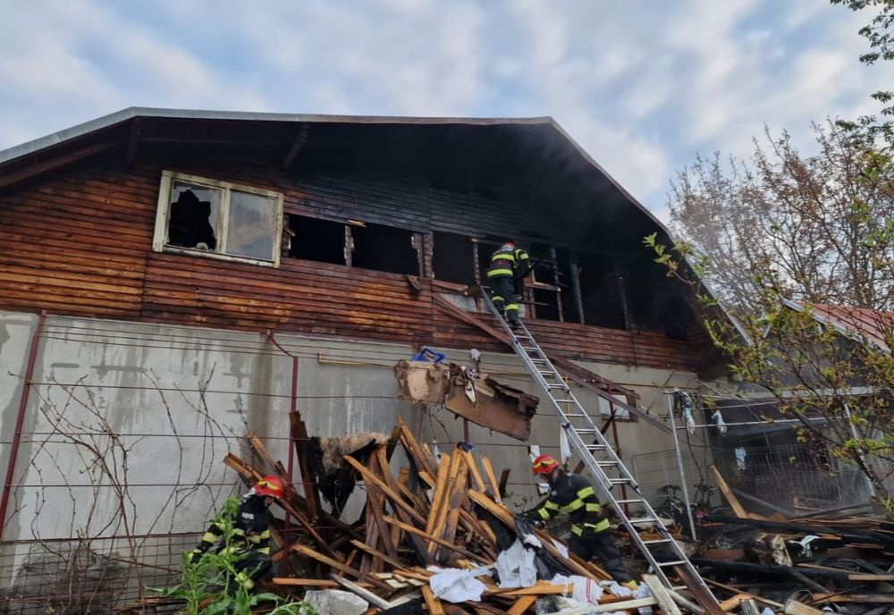 Prahova. Incendiu în Cornu. O casă a fost cuprinsă de flăcări