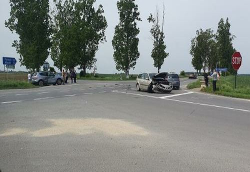 Prahova. Accident pe DN 1D! Sunt două maşini implicate în evenimentul rutier