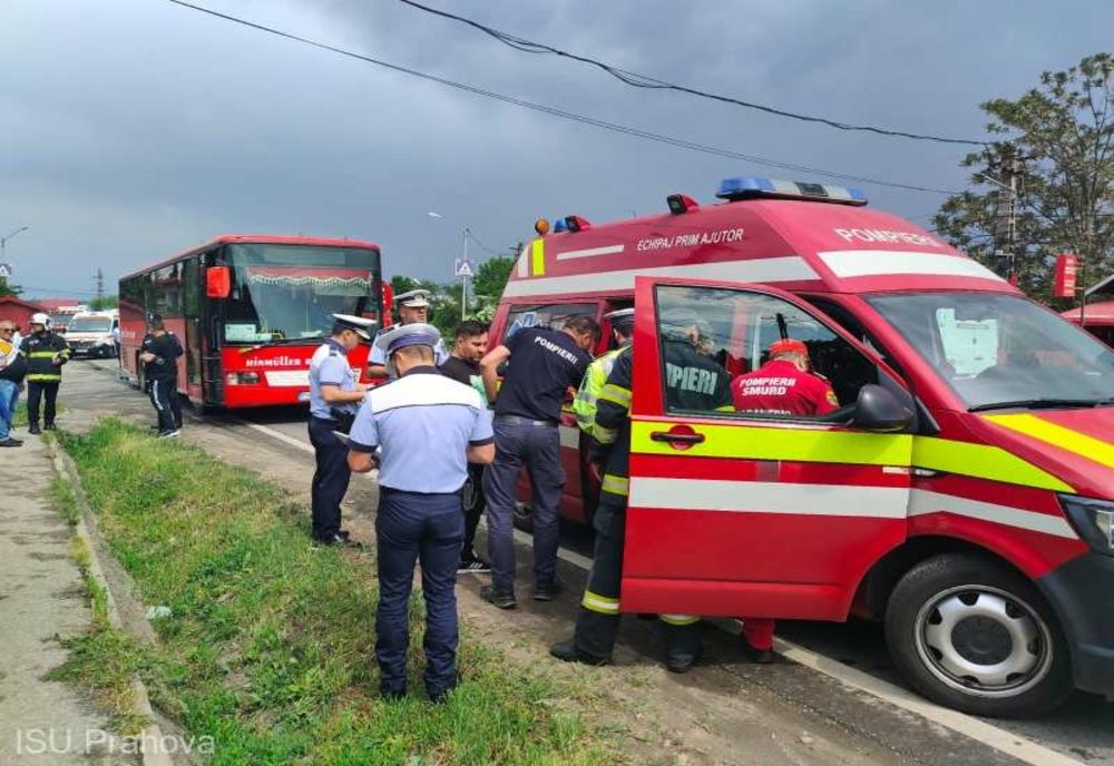 Prahova. Microbuz de transport persoane implicat într-un accident rutier pe DN1B, la Bucov