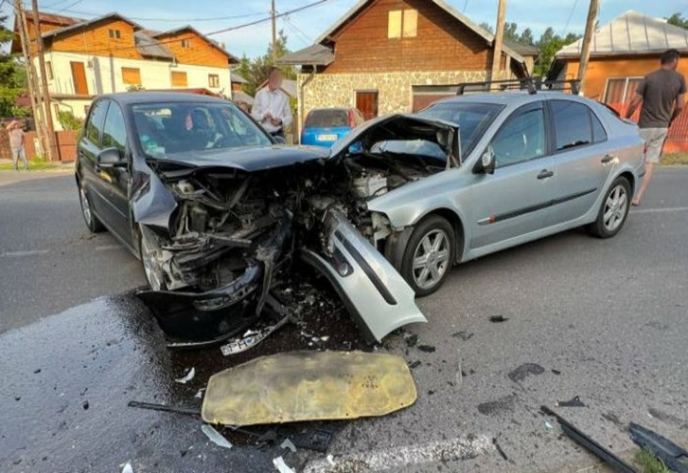 Accident grav în Băicoi! O femeie și un copil au ajuns la spital
