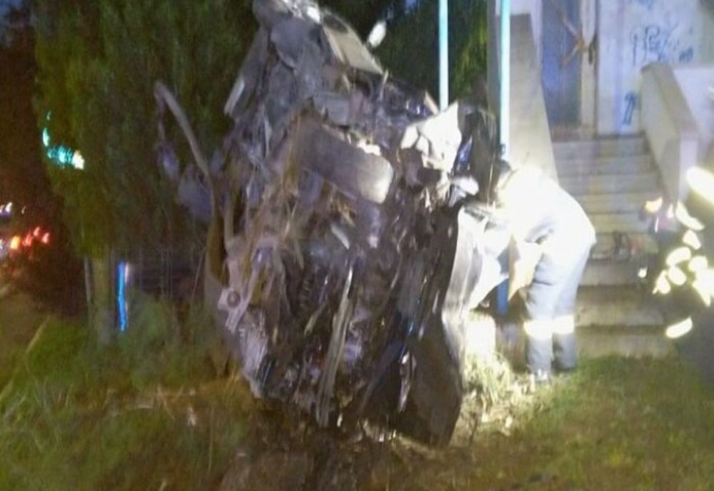 Accident pe DN1, la Bănești. Un tânăr de 36 de ani a murit prins între fiarele contorsionate