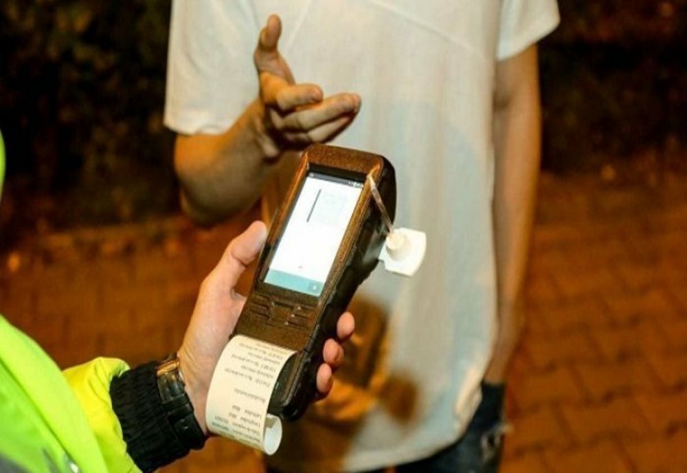 Drogat pe ATV. Tânărul a fost depistat de Poliție pe străzile din Azuga