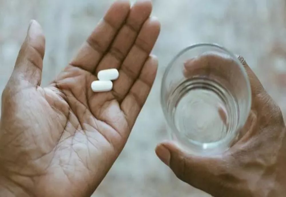 Pericolul ascuns din cea mai populară pastilă pe care românii o consumă când sunt răciți