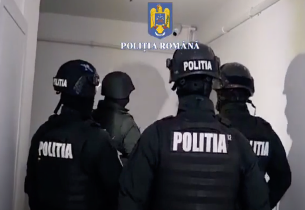 PESTE 300 DE PERCHEZIȚII, ÎN TOATĂ ȚARA: ARME ȘI MUNIȚIE, COMANDATE ONLINE ȘI LIVRATE ÎN ROMÂNIA PRIN CURIER