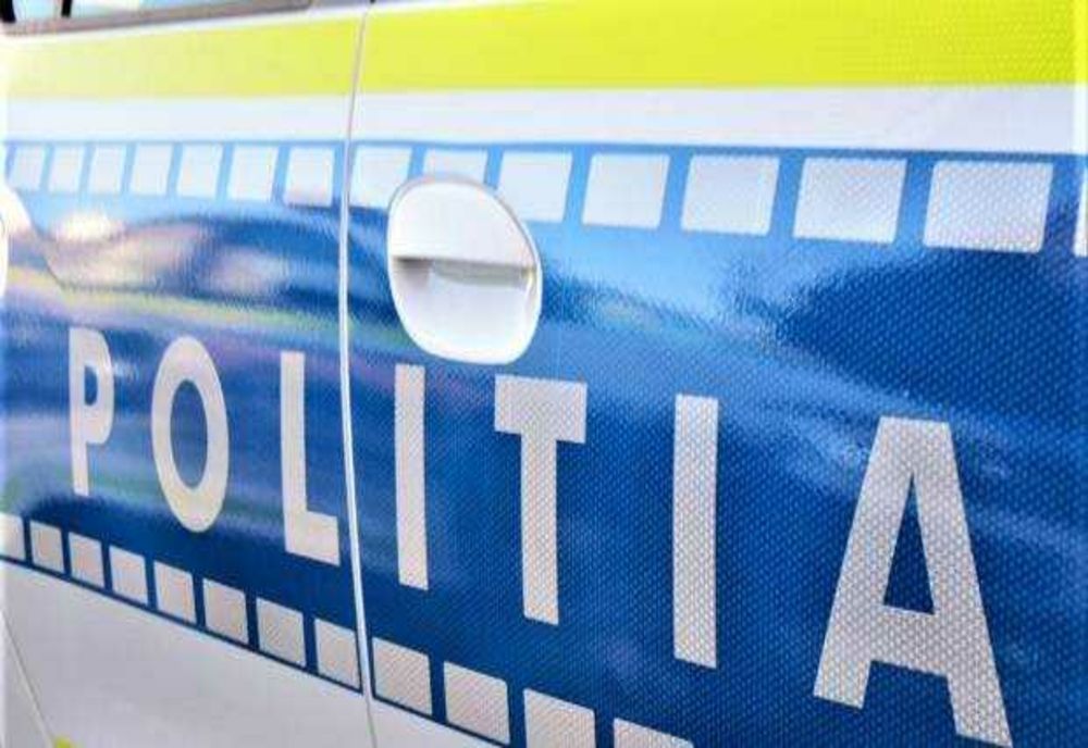 UN BĂRBAT DIN TIMIȘ CARE ÎȘI ALERGA SOȚIA CU UN CUȚIT, OPRIT DE O POLIȚISTĂ CURAJOASĂ