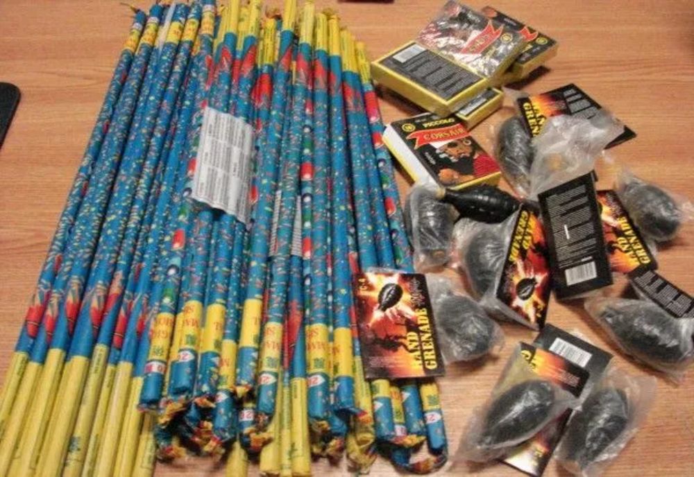 Un bărbat din Prahova a fost prins cu 3 tone de artificii și petarde 