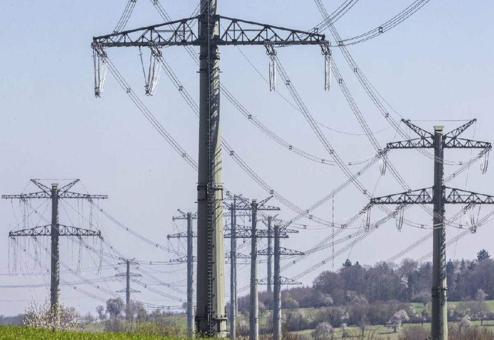 PESTE 4 MILIOANE DE ROMÂNI VOR PRIMI VOUCHERE LUNARE DE 50 DE LEI PENTRU PLATA FACTURILOR LA CURENT