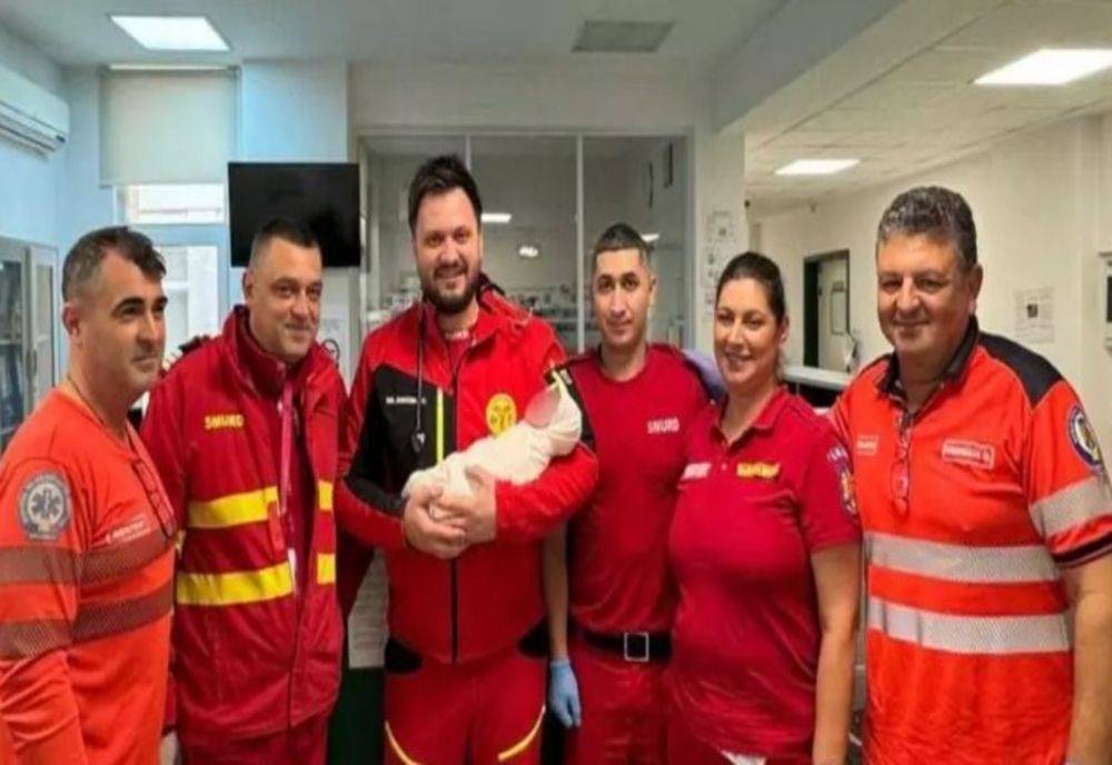 Intervenție contracronometru în Prahova: o femeie a născut singură acasă, cu ajutorul telefonic al unei asistente de la 112