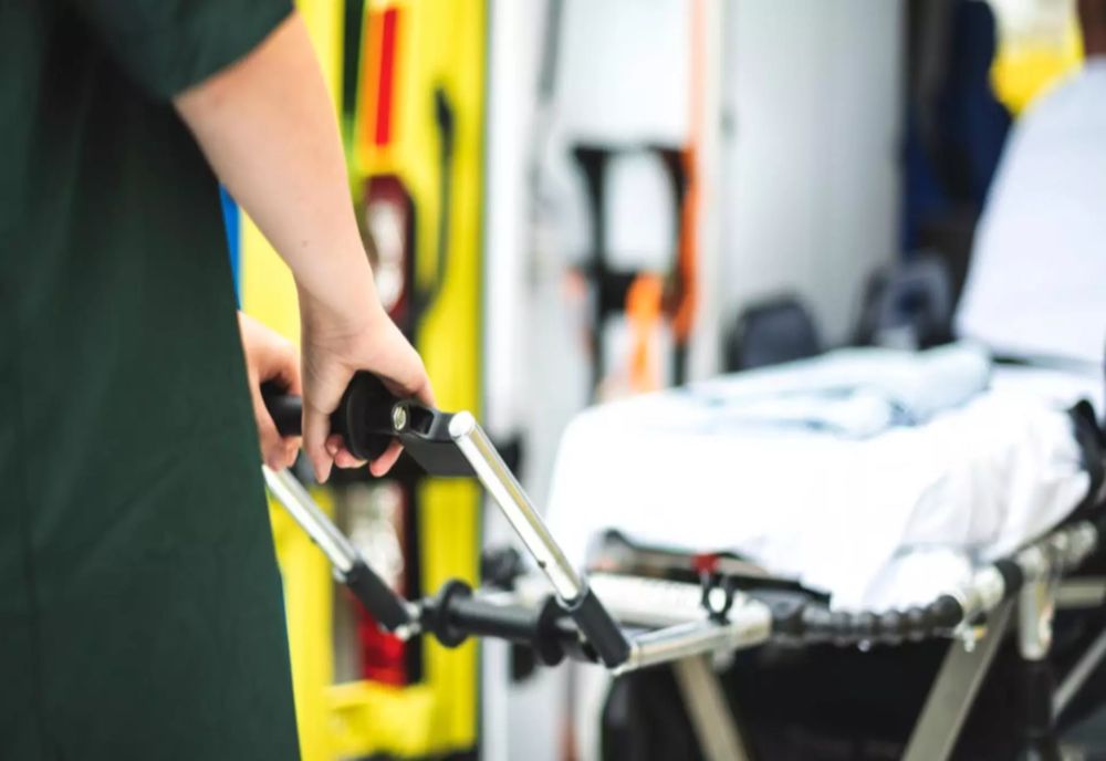 Un pacient a fost strivit de targa pe care era transportat, la Spitalul Județean Ploiești