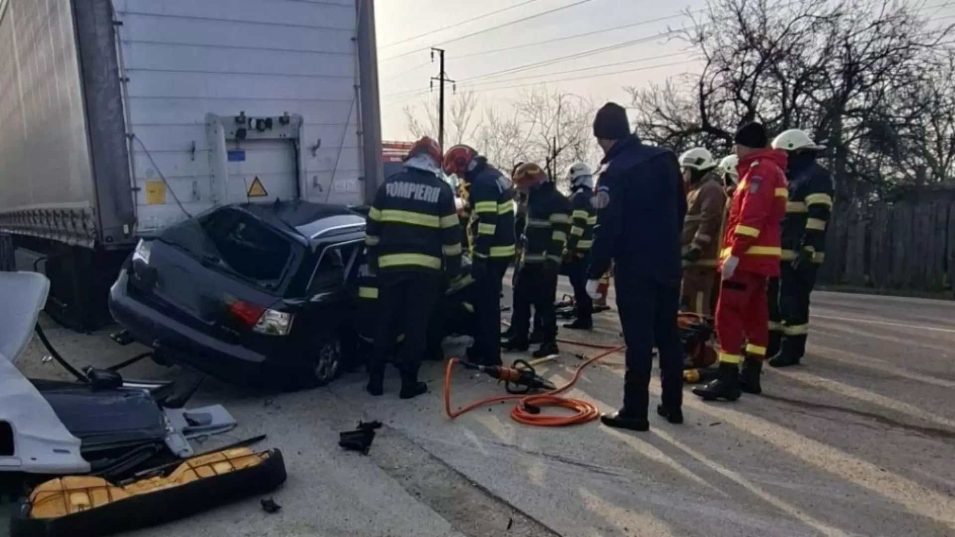 Accident grav la ieșirea din Ploiești: o tânără de 19 ani a murit, altă femeie a fost transportată la spital