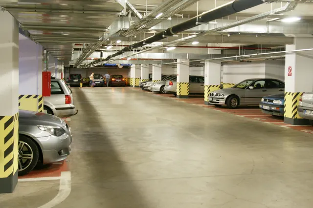 Locuri de parcare gratuite în cartierele din Ploiești? Primăria propune schimbări la regulamentul de parcare
